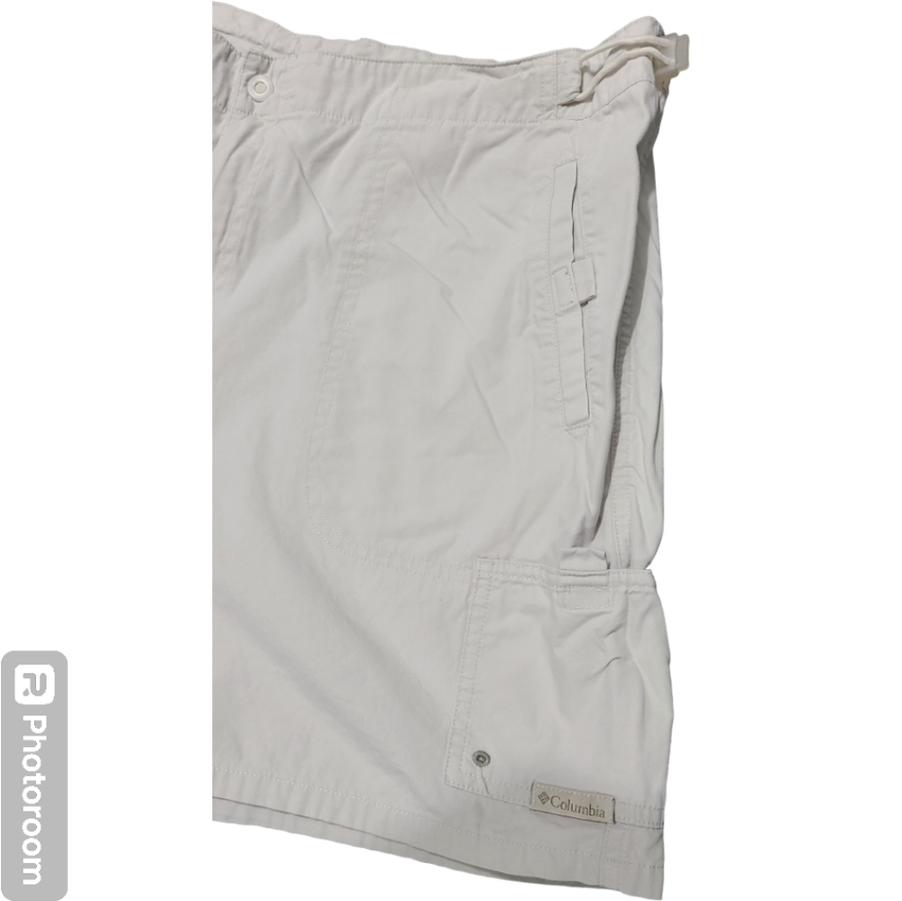 Columbia | women's cotton tan beige creme neutral khaki shorts flat front - Picture 7 of 10